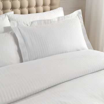 Fețe de pernă 2 buc. din damasc 75x50 cm Satin Stripe – Catherine Lansfield